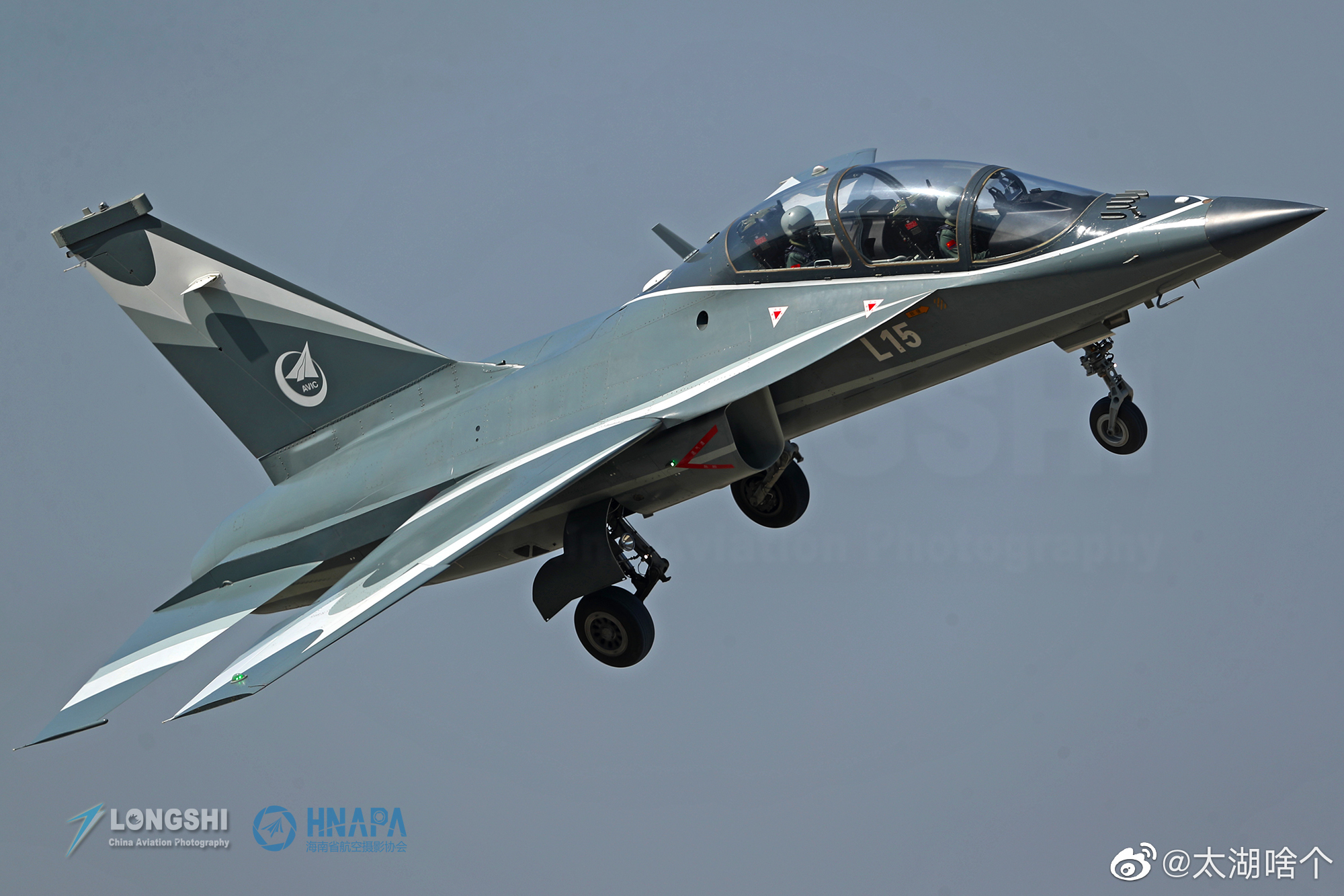 洪都l-15b猎鹰教练机是国产教练机中最为先进的型号_高清图集_新浪网