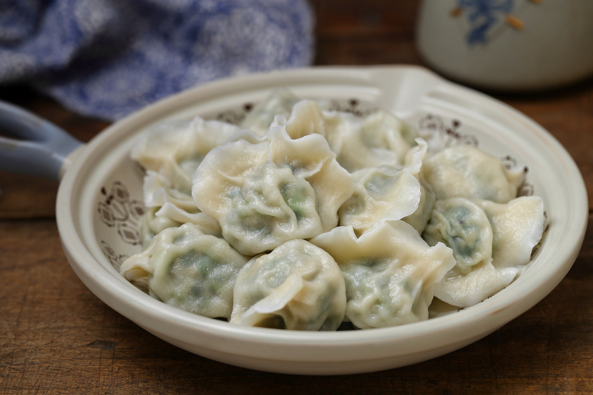 冬至节气要到了,用鱼肉包饺子,鲜美营养一点也不腥,全家都喜欢