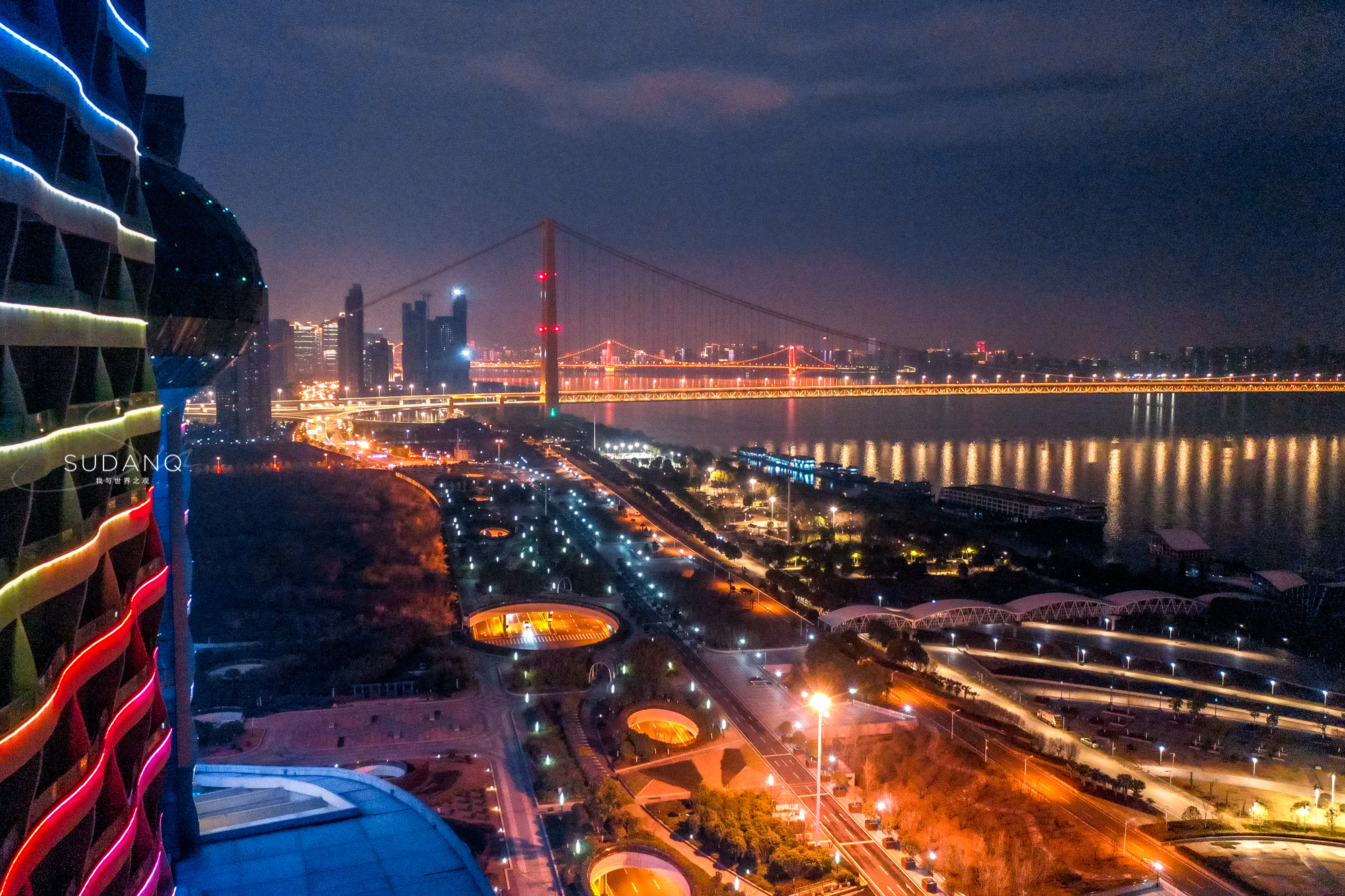 武汉的城市夜景真不错呀,即便不是在长江灯光秀区域