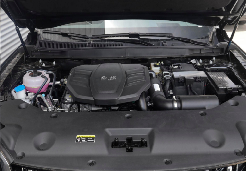 新红旗hs5着重强调机械素质,尤其是在发动机,变速箱和底盘这三大核心