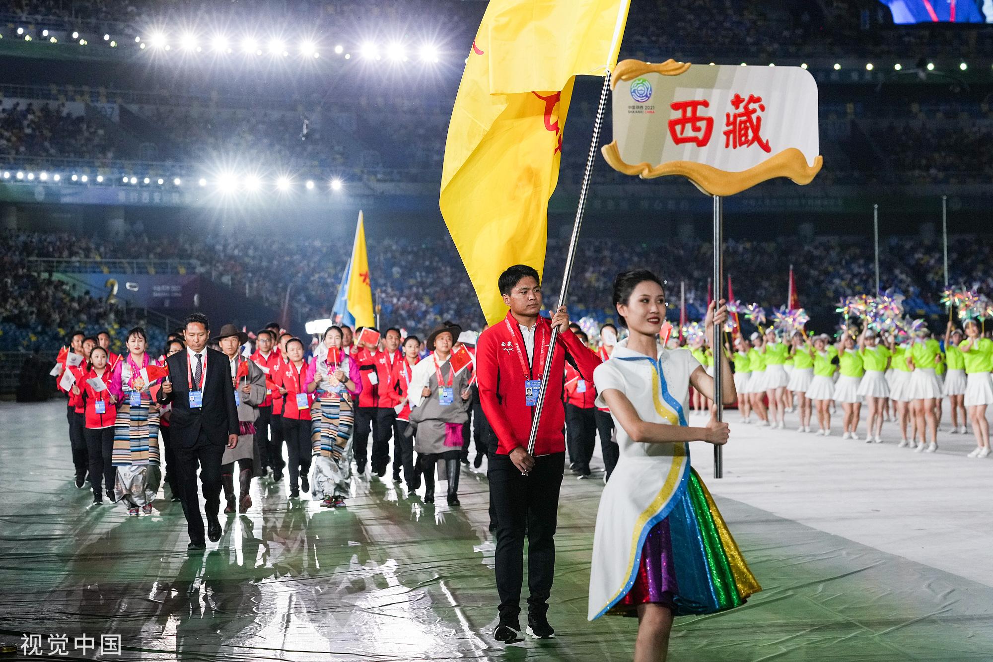 [图]全运会运动员入场 12000余选手开启全运会征程