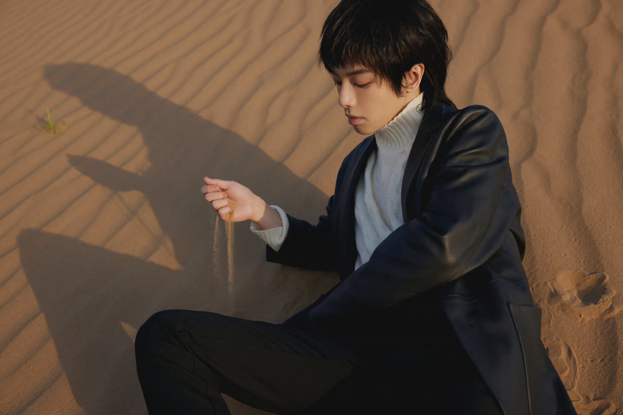 华晨宇今晚品牌大秀造型图 在辽阔天地间……_高清图集_新浪网