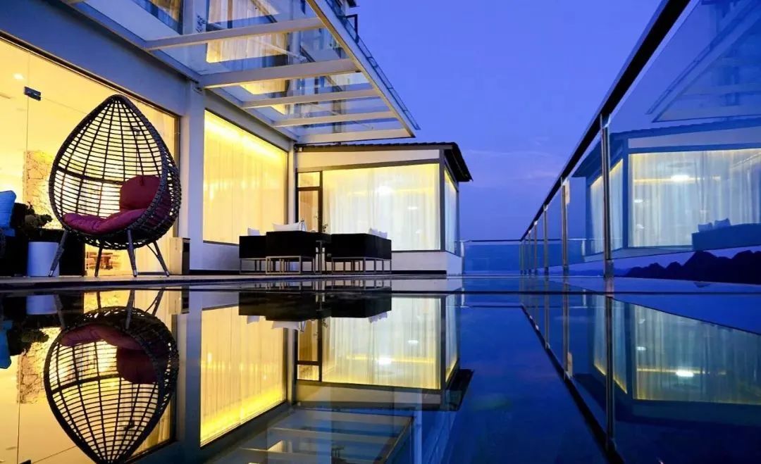 【特惠民宿】够野够网红！这个悬崖民宿，去100次也不够休闲区蓝鸢梦想 - Www.slyday.coM