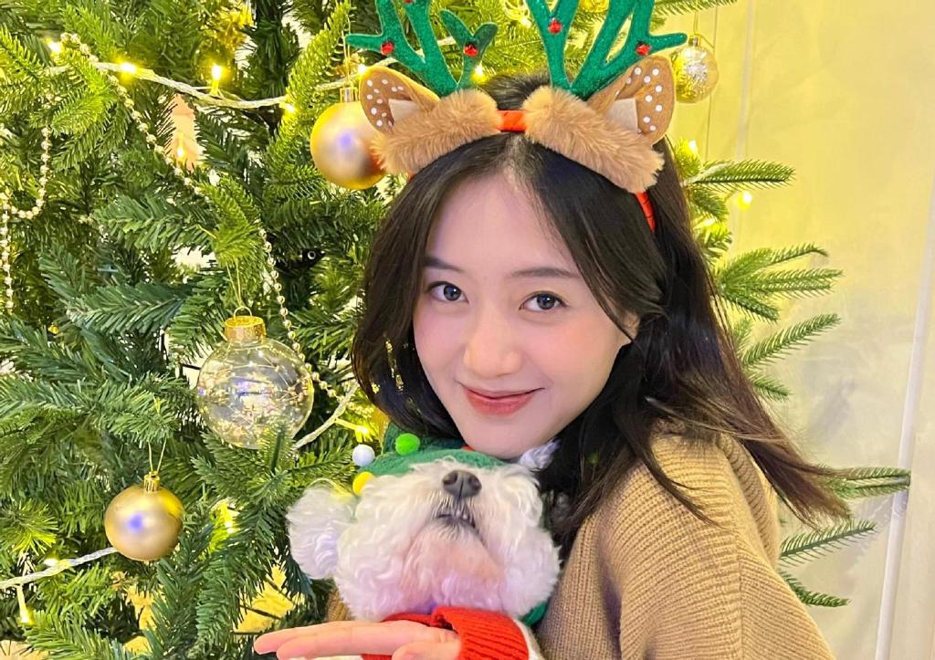 25岁王梓薇曝近况纤腰俏脸美貌出众曾因赵丽颖离婚卷入绯闻