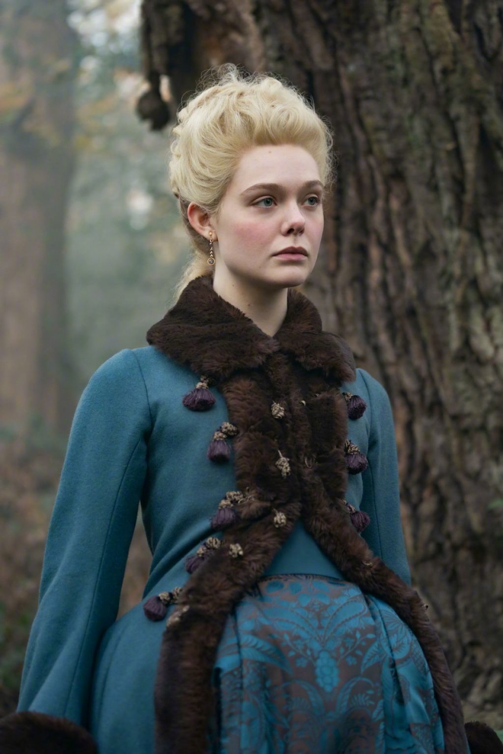 艾丽·范宁 (elle fanning) 主演的《凯瑟琳大帝》__财经头条