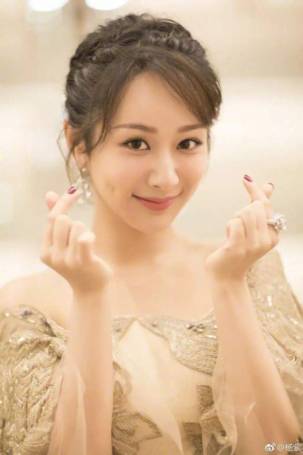 娱乐圈那么多酒窝美女,黎姿李小璐许晴都被冠以经典美女之称