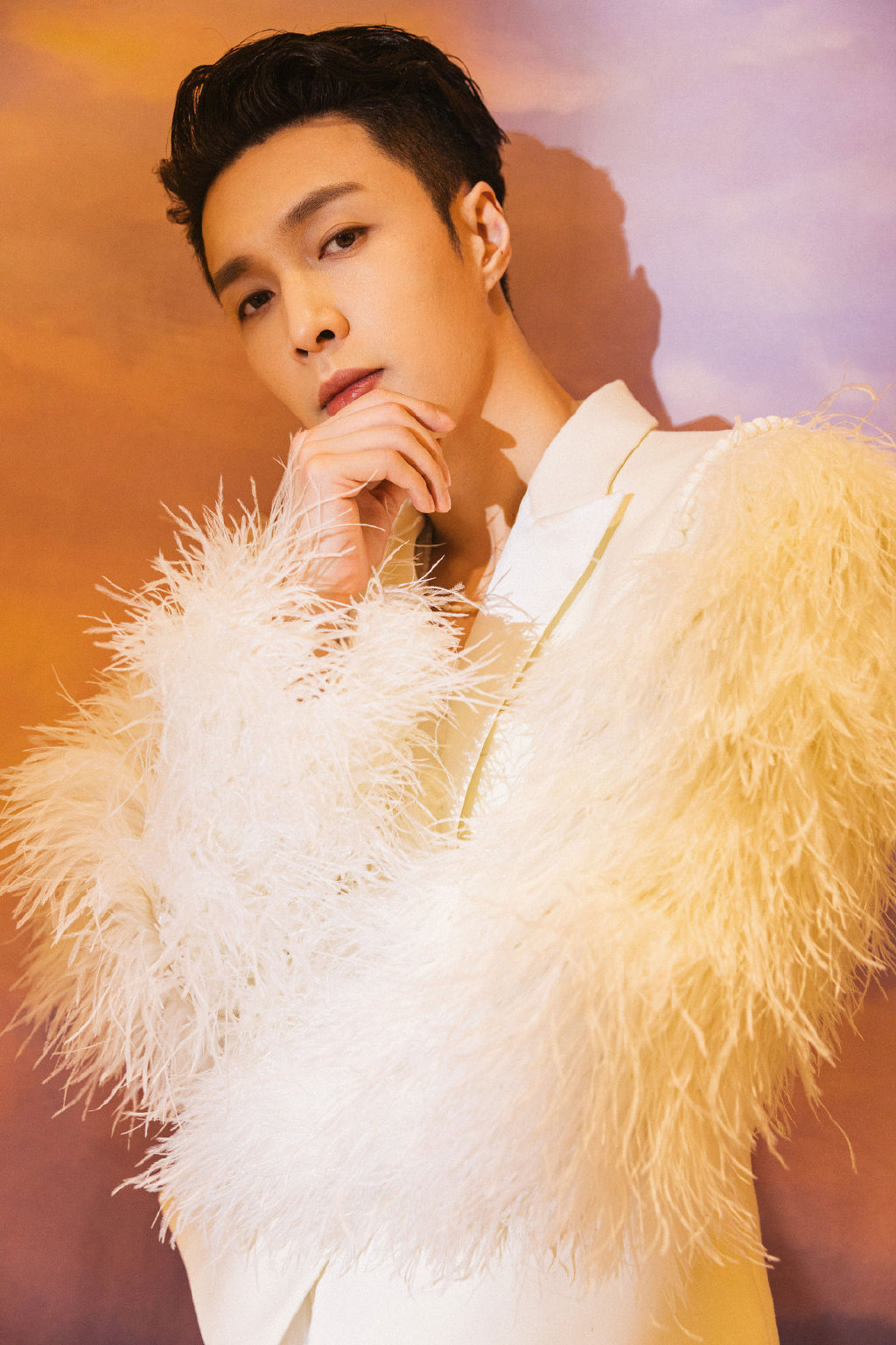 张艺兴白色飞天造型鲨疯了啊 这是看到神仙下凡了吧!_高清图集_新浪网