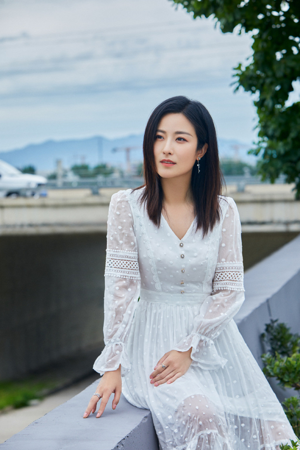 徐百慧一袭蕾丝连衣裙仙气满满