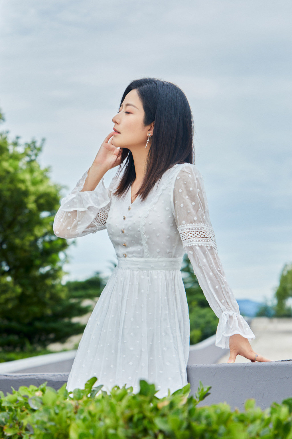 徐百慧一袭蕾丝连衣裙仙气满满