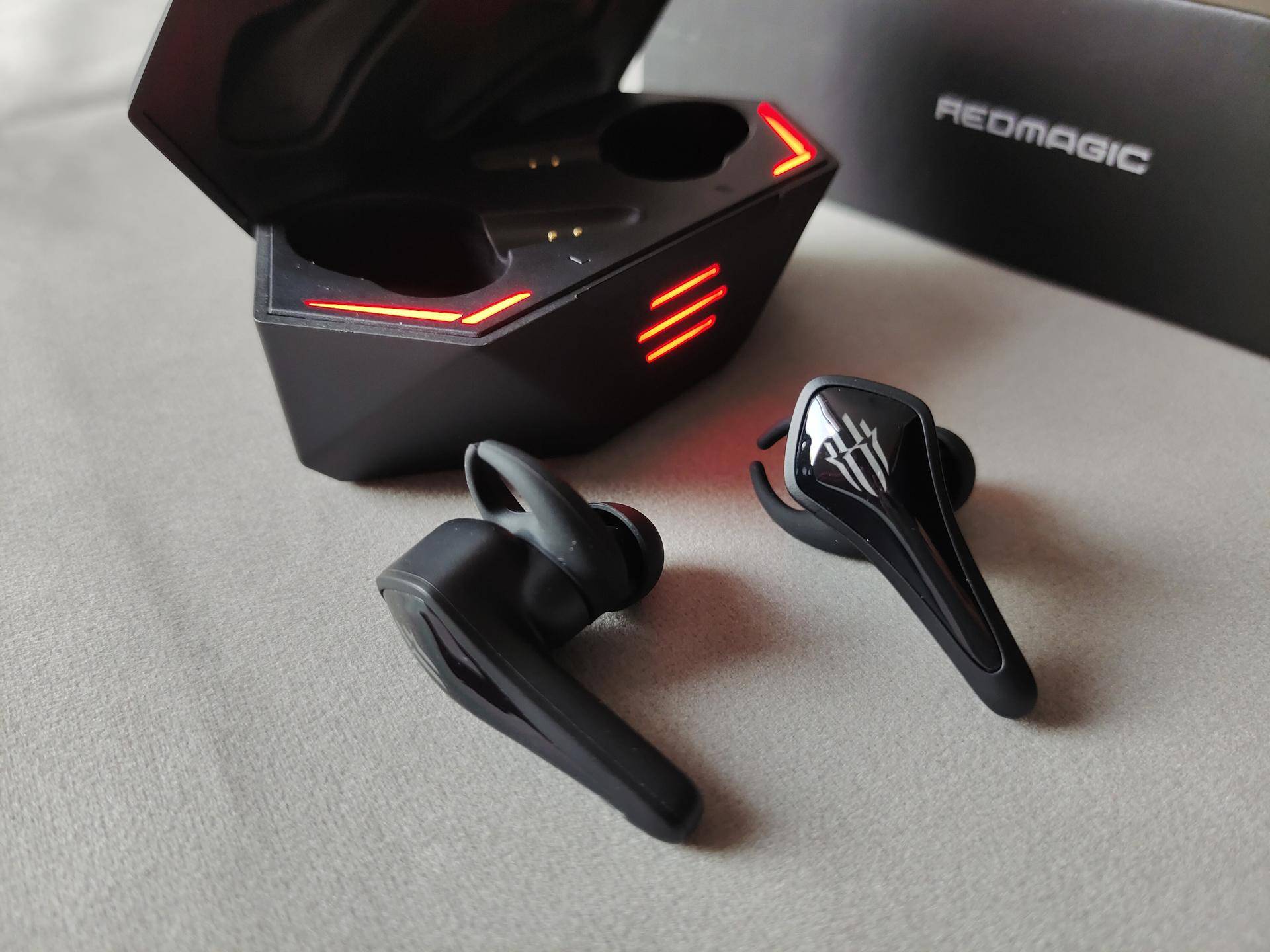 光效炫酷竞技感强红魔tws真无线蓝牙游戏耳机评测