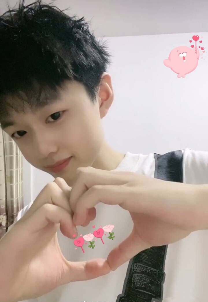 九天狐开400万的迈凯轮豪车却只花80元理发凡尔赛实锤