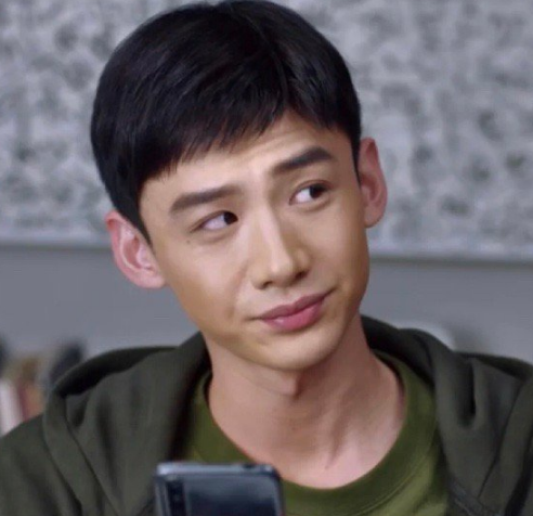 马思纯赞白敬亭太白,爆料他演邢克垒涂黑粉底,吻他的