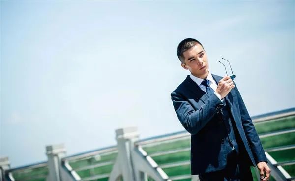 《你好,安怡》收官,林路迪演反派都这么酷吗?|林路迪|你好,安怡|反派|真人快打|人物|好莱坞|演技|温心|穆克|张亮|拯救地球_新浪娱乐_新浪新闻