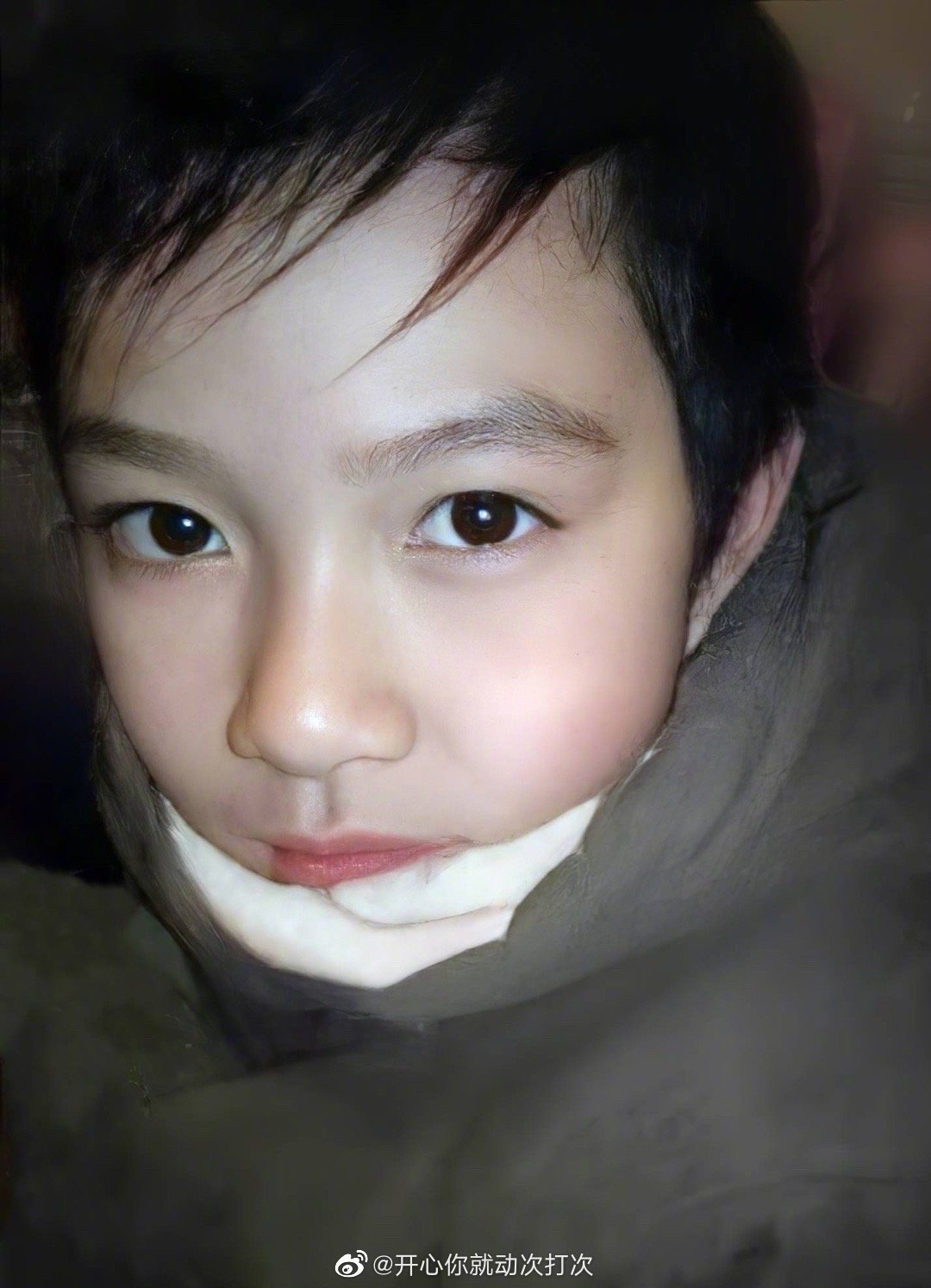 我真的会被贺峻霖的童年照可爱晕!这完全就是等比长大吧!__财经头条