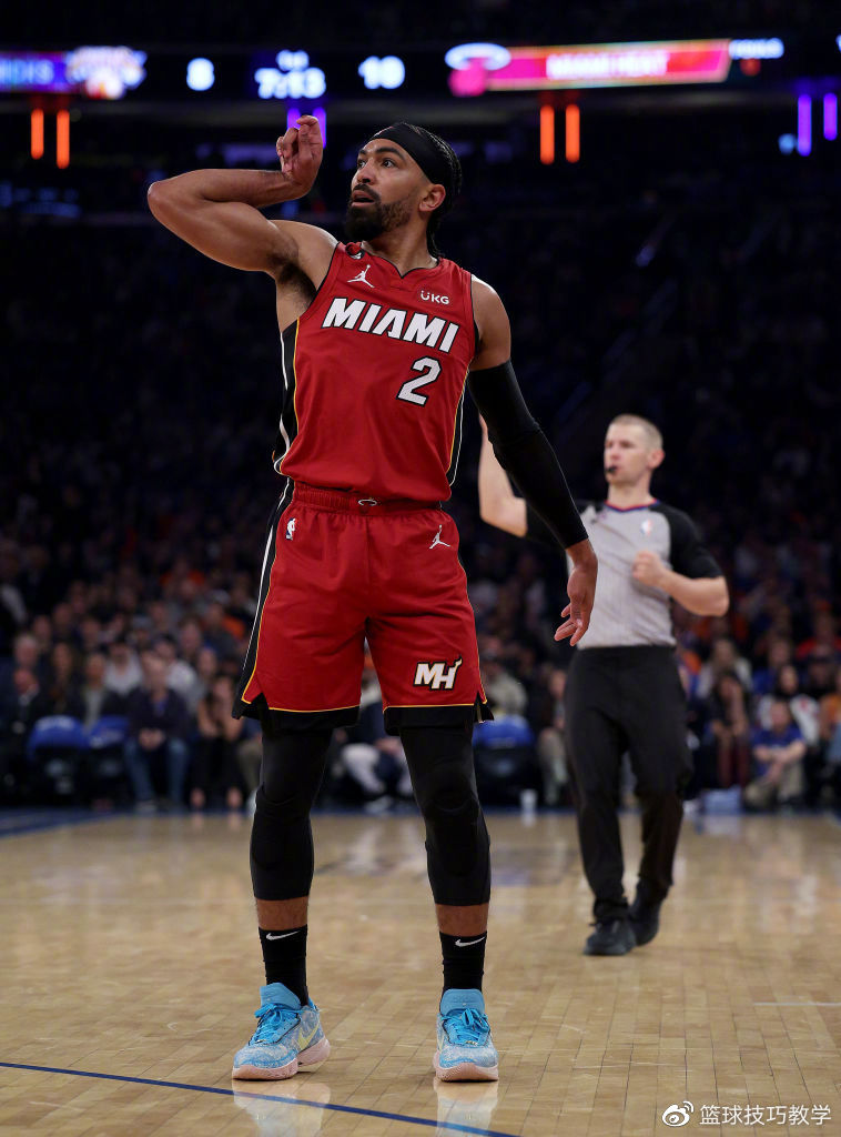 尼克斯这边虽然缺少兰德尔,但是顶替他的托平效率不错,而且格莱姆斯