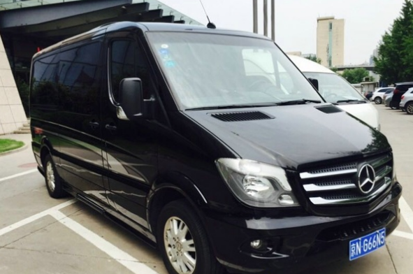 中国第一巨人姚明座驾曝光车身高达28米网友直呼真心的豪华