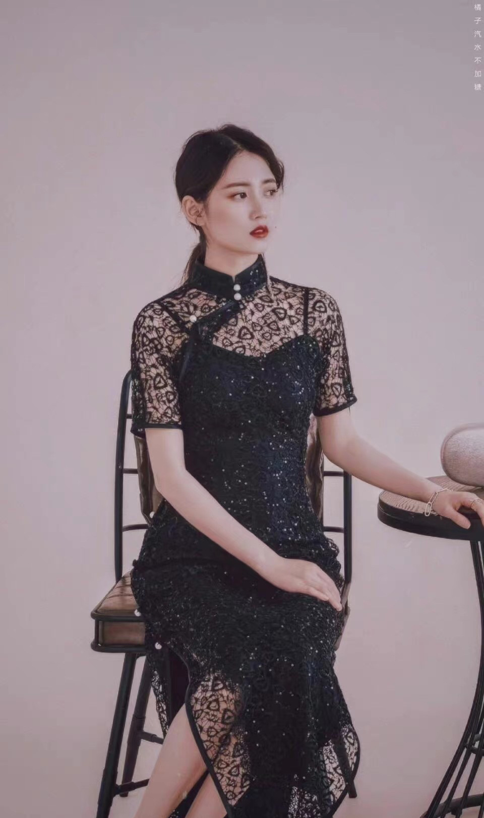 《昔有琉璃瓦》中,邵雪穿上了旗袍,确实好惊艳呀!__财经头条