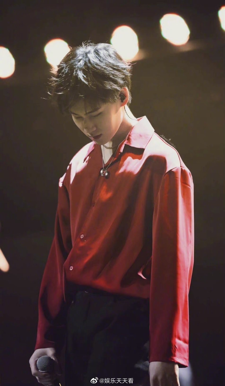 张真源红衣穿搭合集~ 红衣少年,款款温柔!