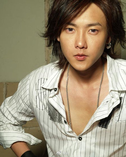 43岁黄义达发声回归正式复出曾淡出歌坛短暂剃度出家