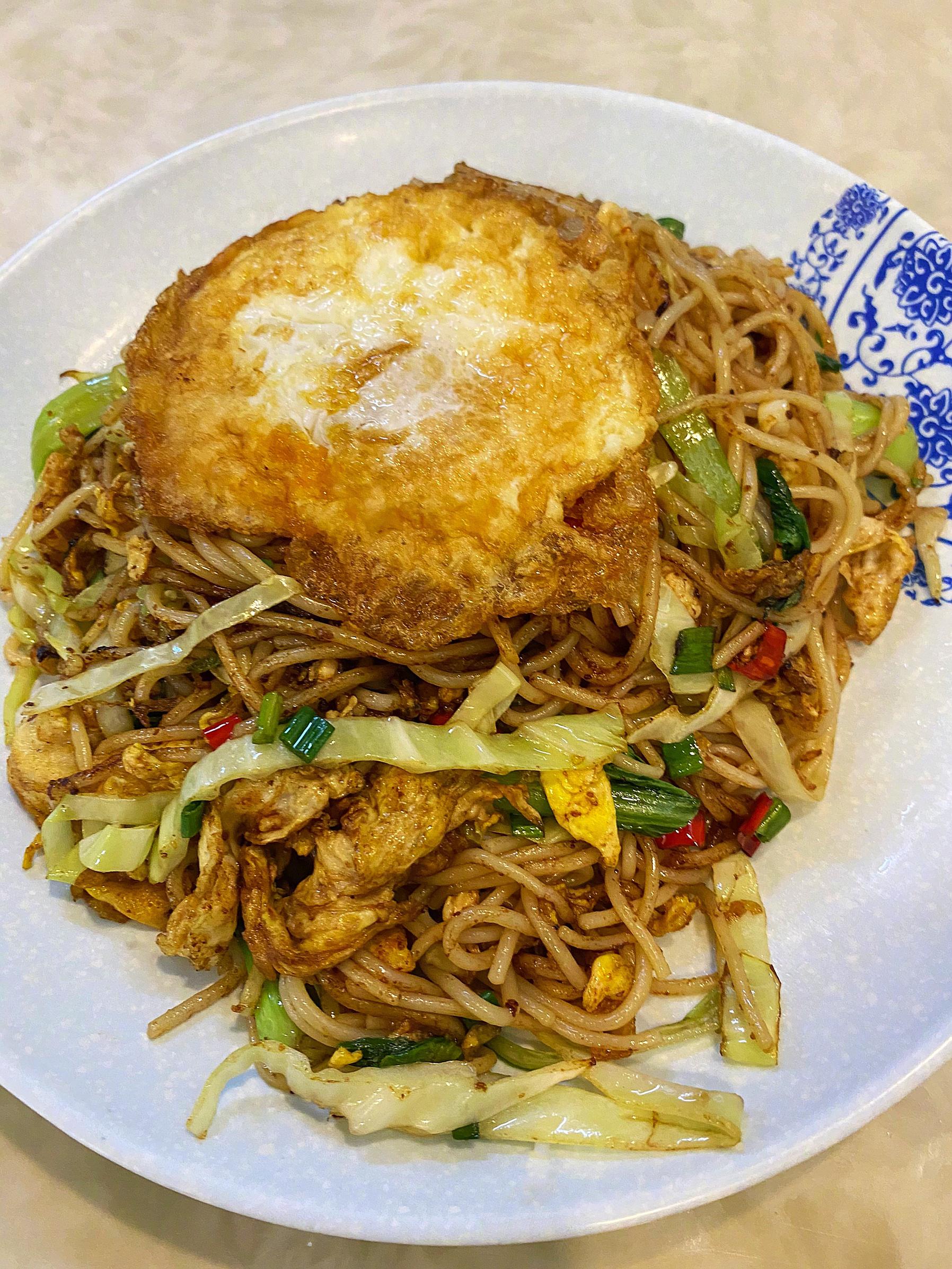 多加了两个蛋,两块钱的粉,14块的炒粉,我点到了18