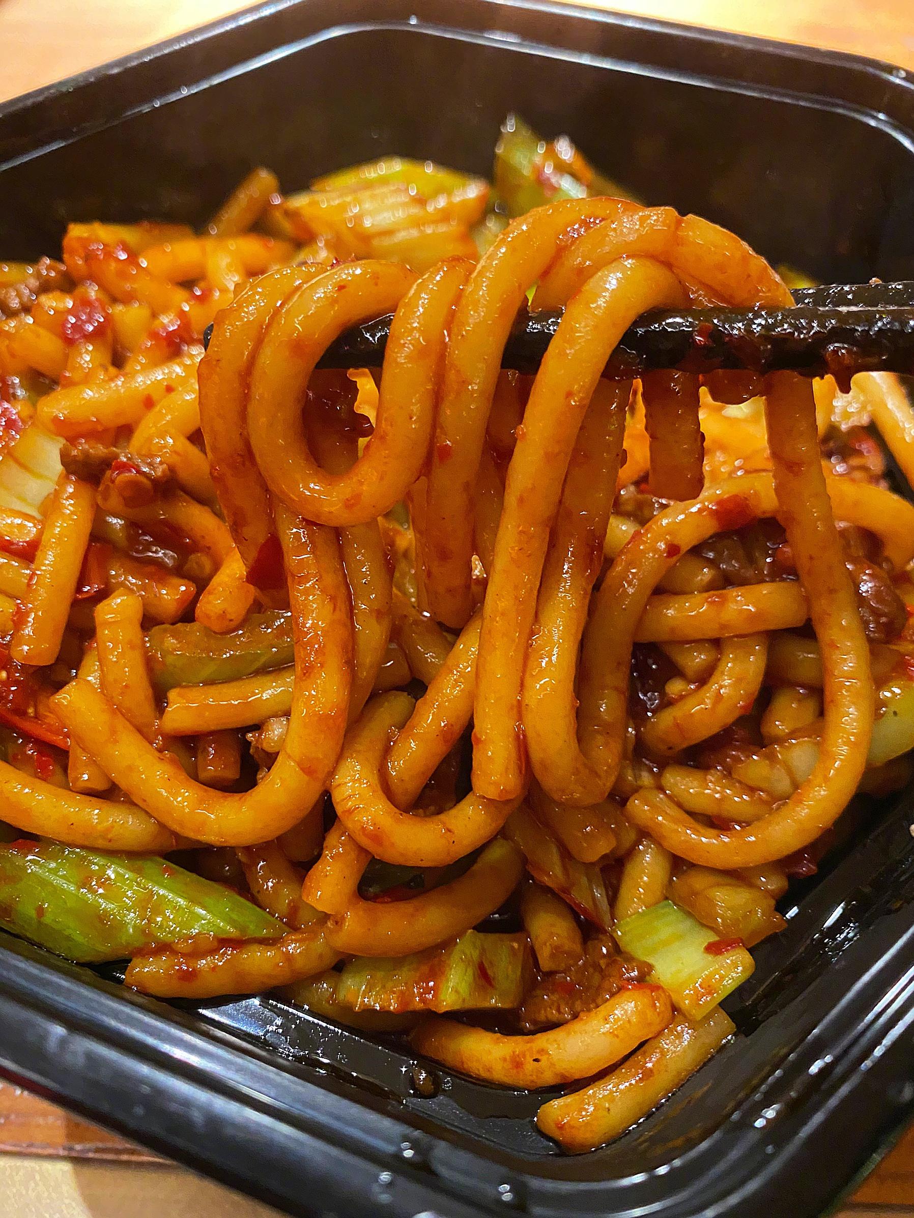 我的爆辣新疆炒米粉到了,好幸福好幸福好幸福