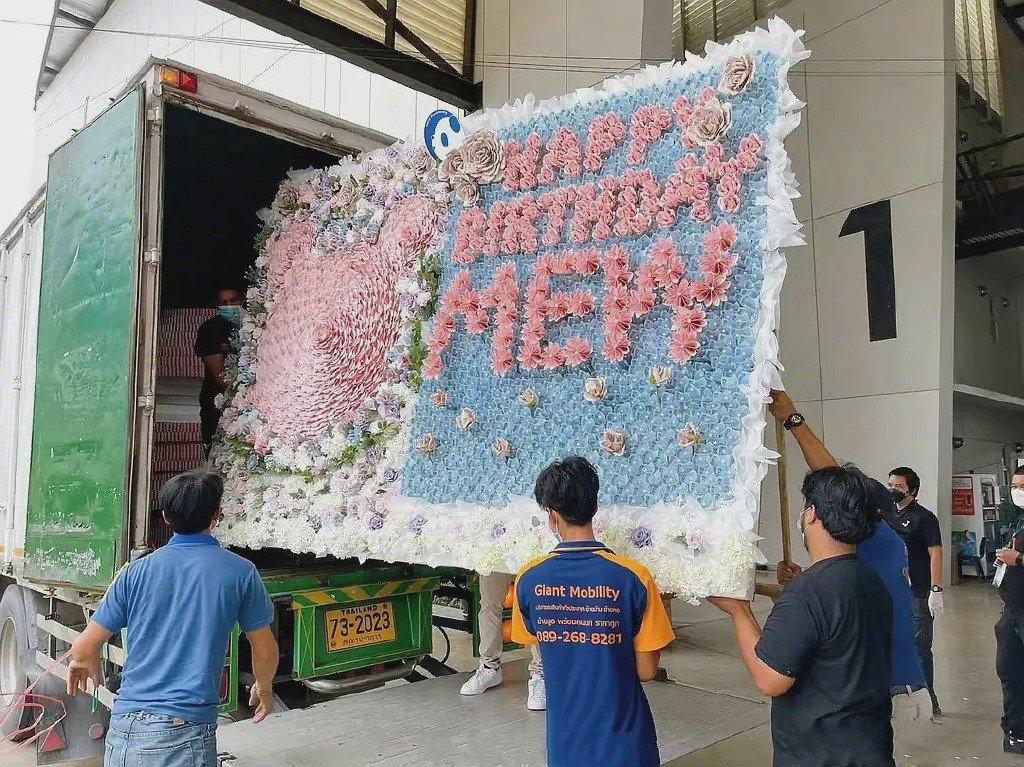 是去泰国旅游花了也不会像现在这样令人无语,这也太厉害了,真硬核应援