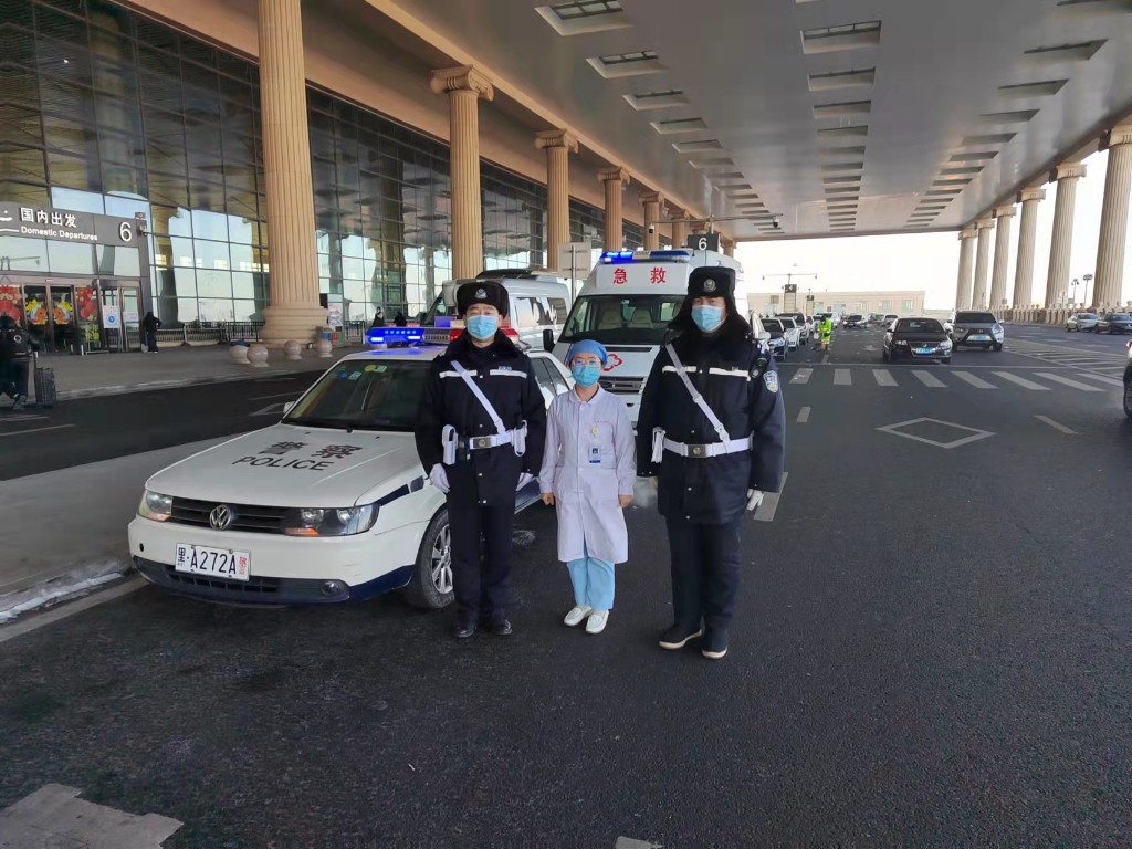 警車開道,急救車一路