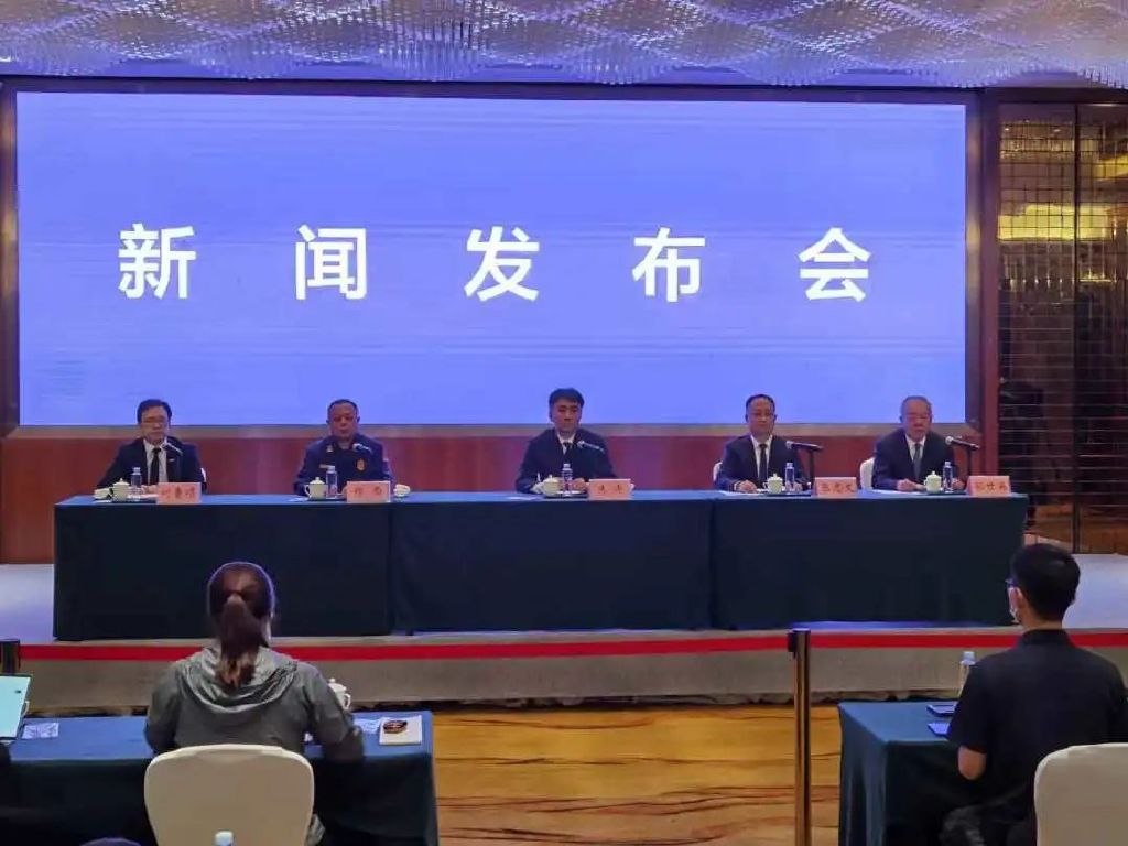 东航坠机详情公布，尚未发现幸存人员，数百人连夜搜寻黑匣子休闲区蓝鸢梦想 - Www.slyday.coM