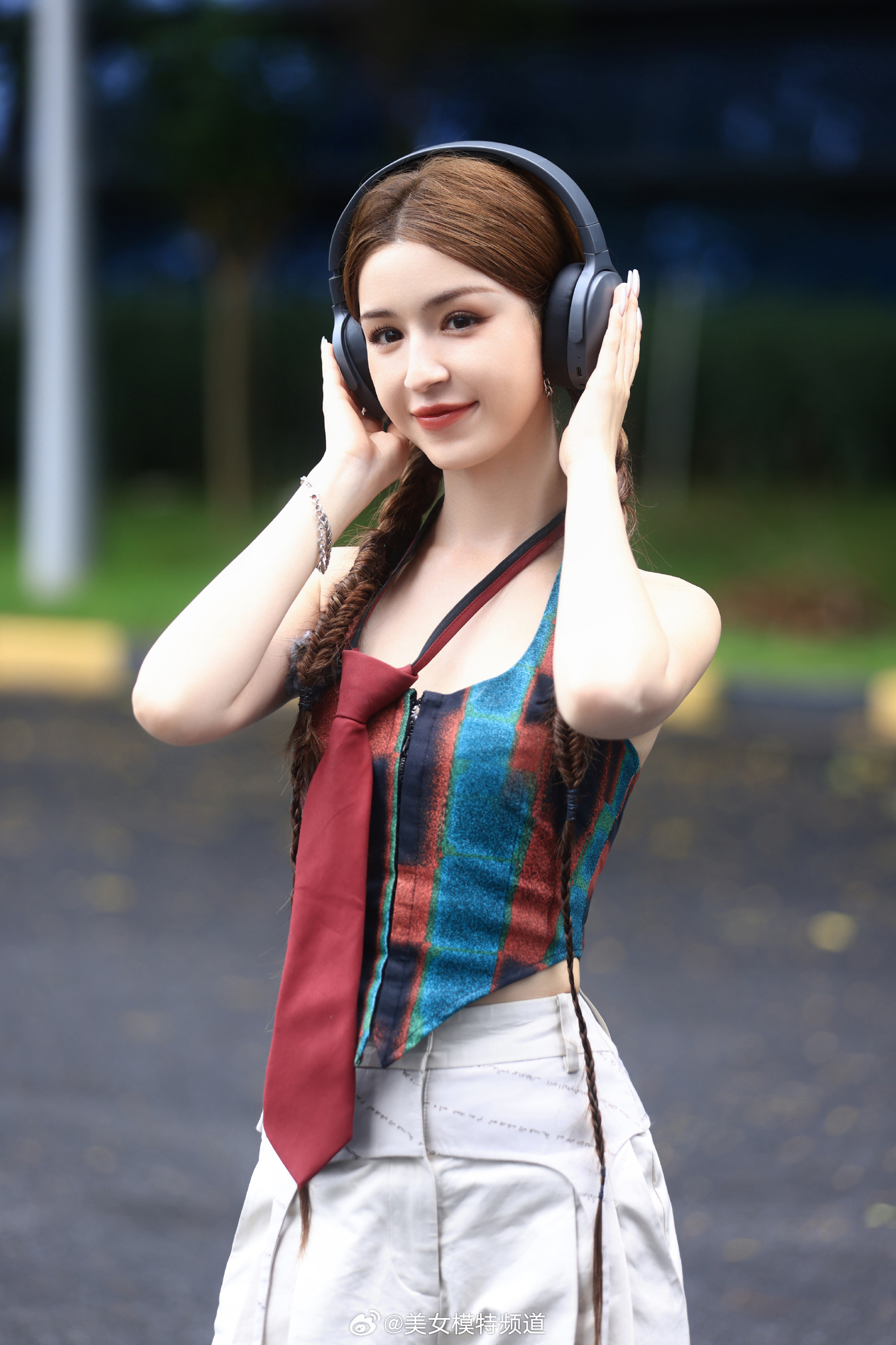 哈妮克孜麻花辫小蛮腰造型
