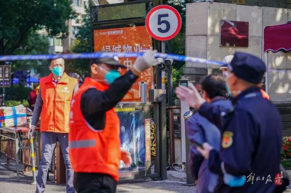 上海暂停跨省团队旅游及“机票＋酒店”业务！现场直击中风险小区：他们1分钟也没合眼…休闲区蓝鸢梦想 - Www.slyday.coM