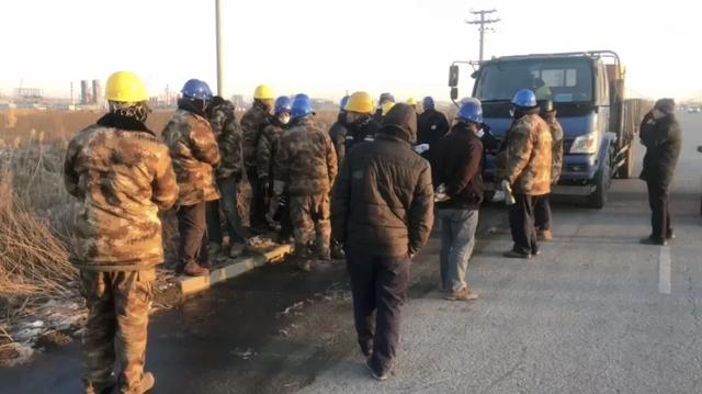 唐山:一货车拉载24人被曹妃甸交警查获!休闲区蓝鸢梦想 - Www.slyday.coM 唐山:一货车拉载24人被曹妃甸交警查获!休闲区蓝鸢梦想 - Www.slyday.coM