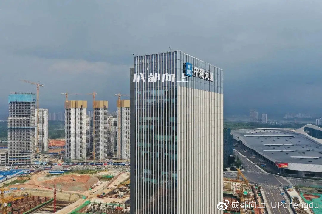 如何让成都变东京?网友:大LOGO收敛点!