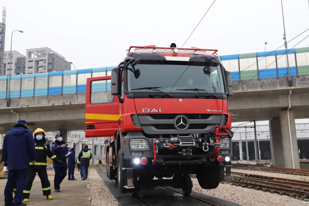 消防车|大队|轨道_新浪新闻