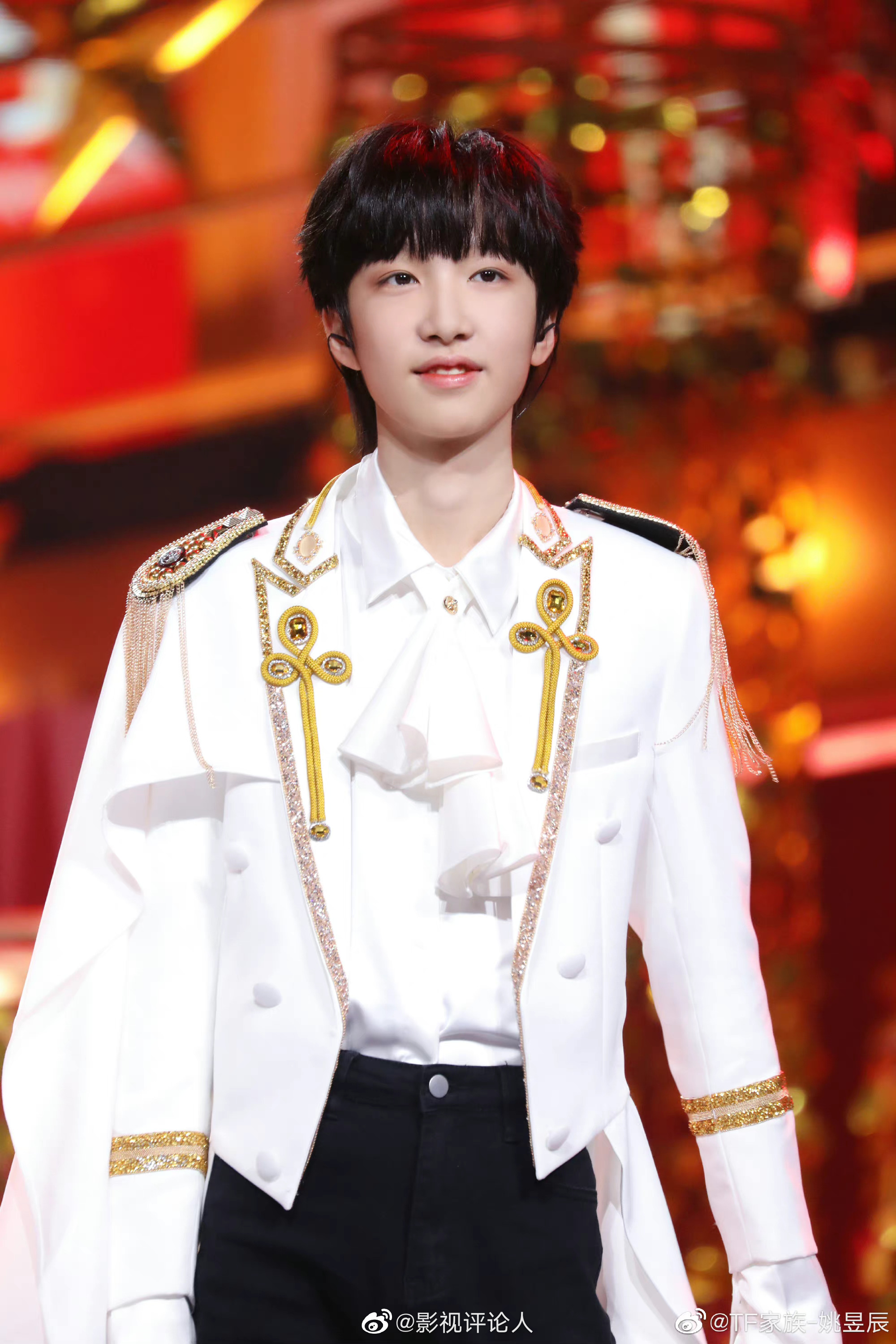 tf家族三代晒2023新年音乐会瞬间舞台花絮照