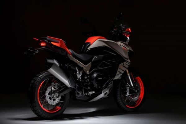 米兰车展贝纳利trk800发布骁的外观升仕的配色