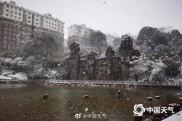 上海年末气温创新低,“广东人要被冻哭”冲上热搜…回暖的北方在朋友圈看南方下雪?休闲区蓝鸢梦想 - Www.slyday.coM 上海年末气温创新低,“广东人要被冻哭”冲上热搜…回暖的北方在朋友圈看南方下雪?休闲区蓝鸢梦想 - Www.slyday.coM