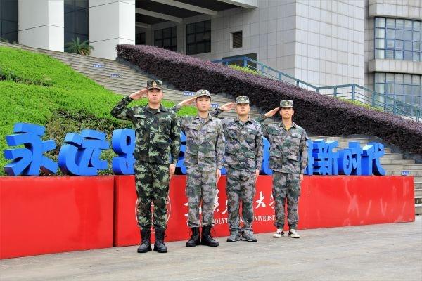 从一同参军到一同考研，武汉一高校四名退伍大学生圆梦休闲区蓝鸢梦想 - Www.slyday.coM