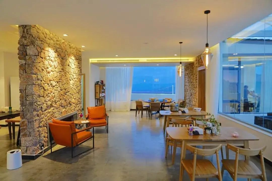 【特惠民宿】够野够网红！这个悬崖民宿，去100次也不够休闲区蓝鸢梦想 - Www.slyday.coM