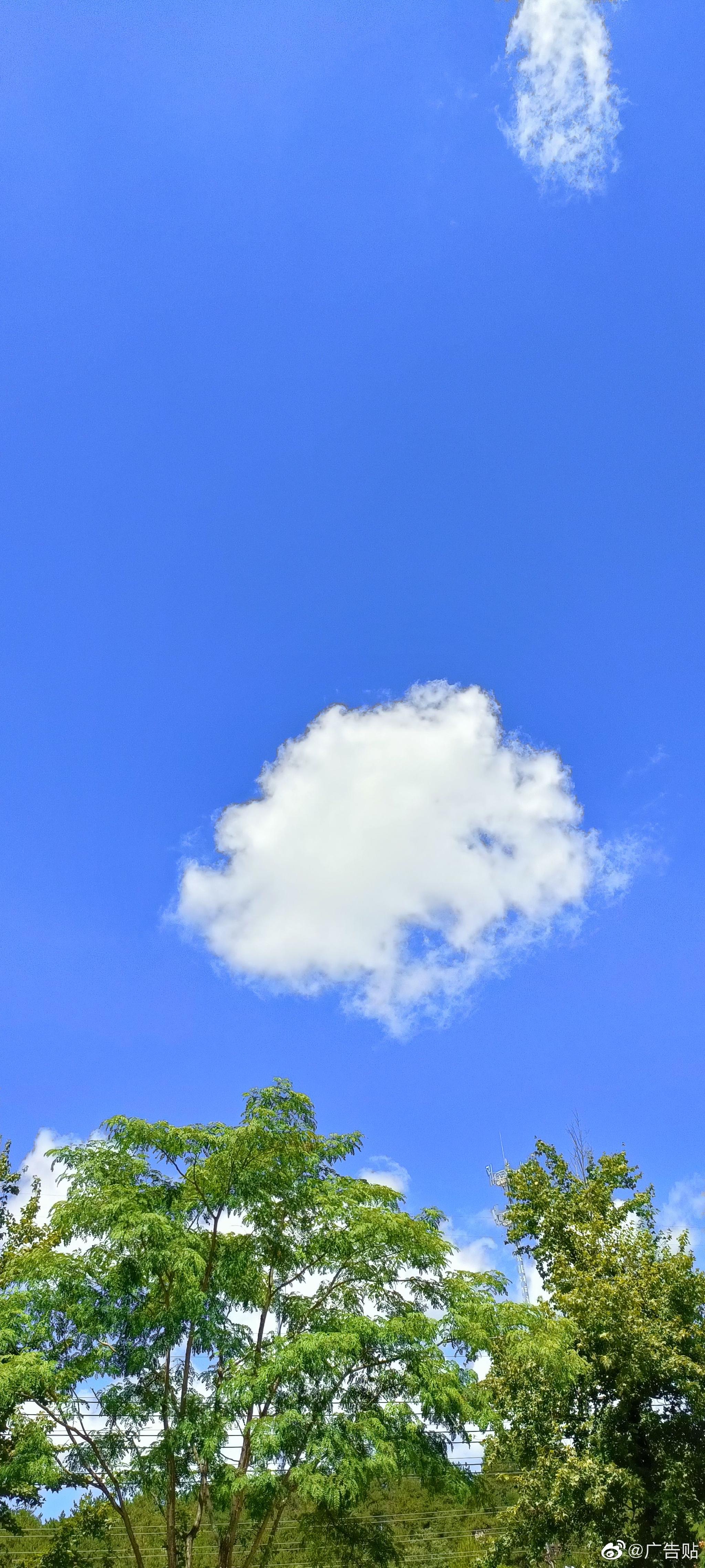 今天的白云好像棉花糖啊