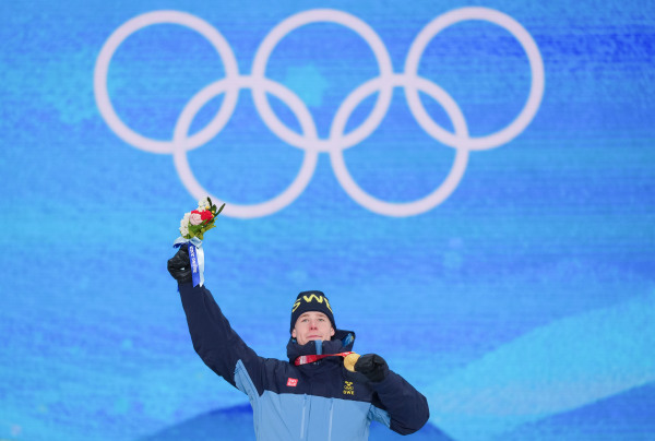 （北京冬奥会）自由式滑雪——男子雪上技巧奖牌颁发仪式休闲区蓝鸢梦想 - Www.slyday.coM