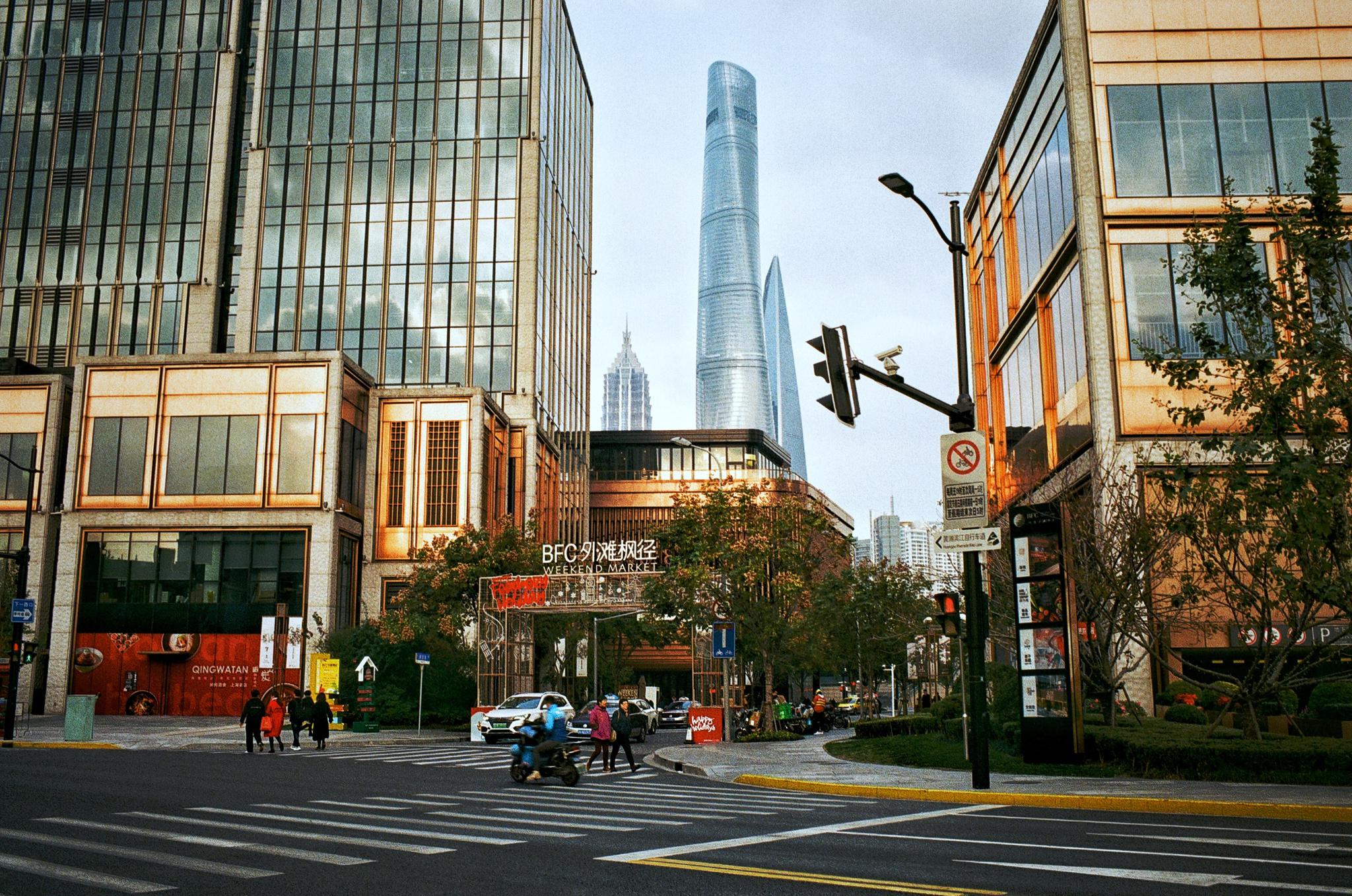 外滩bfc 复星艺术中心 :徕卡r6 28-70rom :富士c200