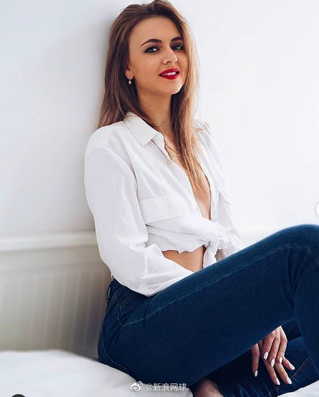 比利时姑娘扎涅夫斯卡一组美照送上