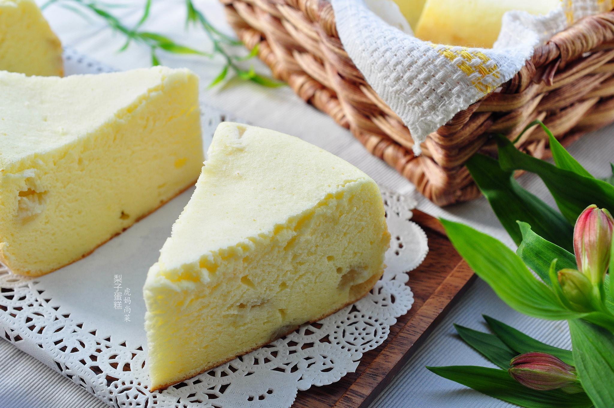 电饭煲的梨子蛋糕浅浅的色嫩嫩的软无需操心温度和时间