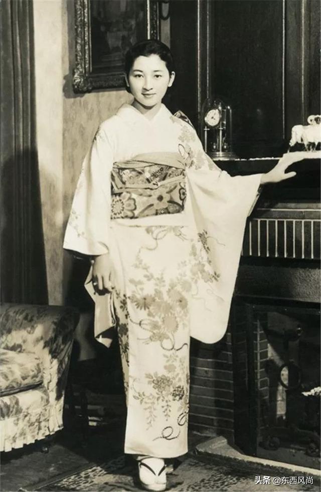 美智子被称为日本平民皇后第一人典型的和服美人柔美温婉