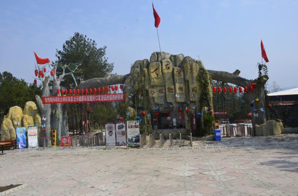 本期人物:吴素芳用背篓背出来的金山"天石寨"|金山