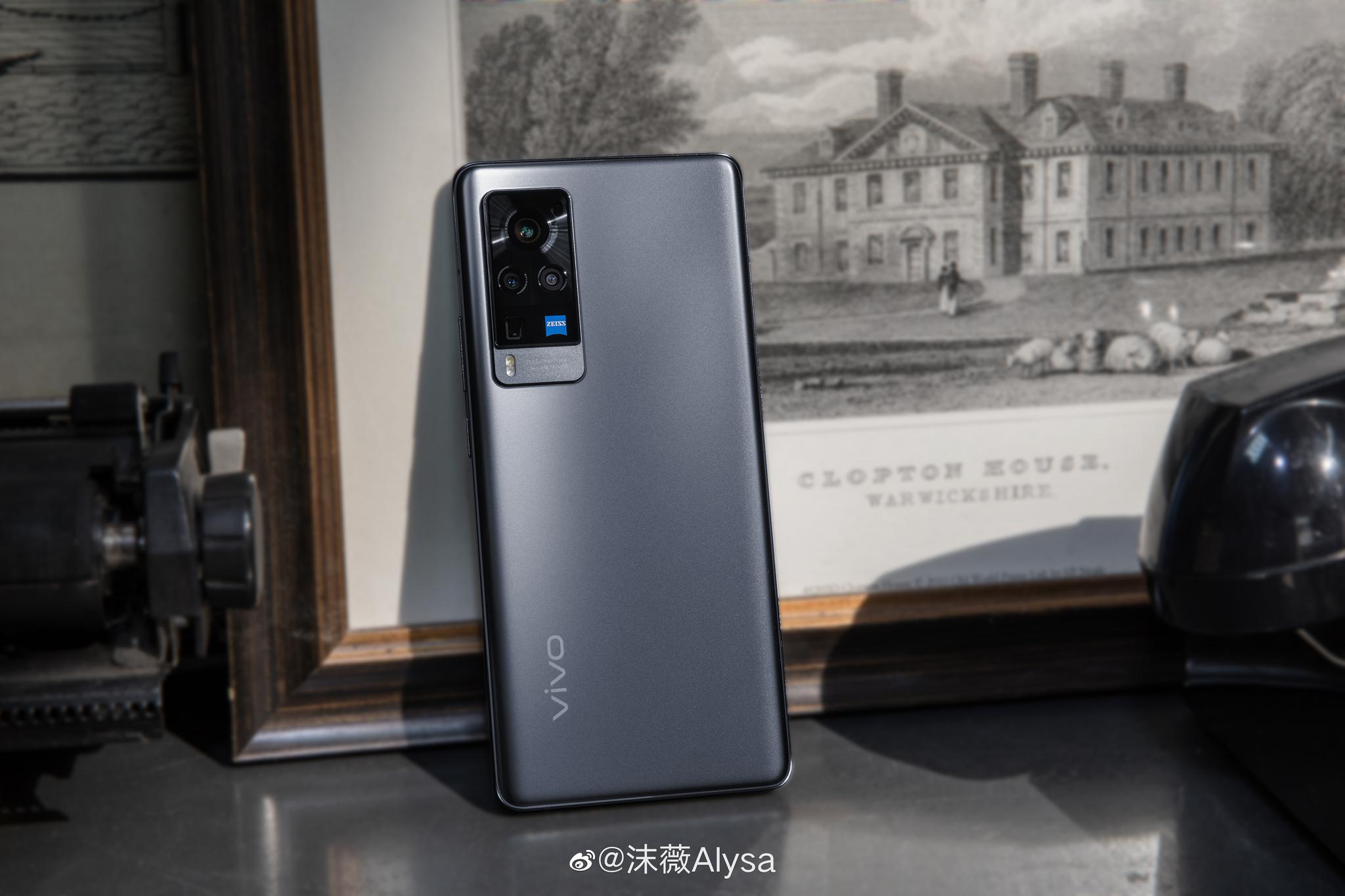 来组vivo x60实拍真机图 我手上这个是原力配色