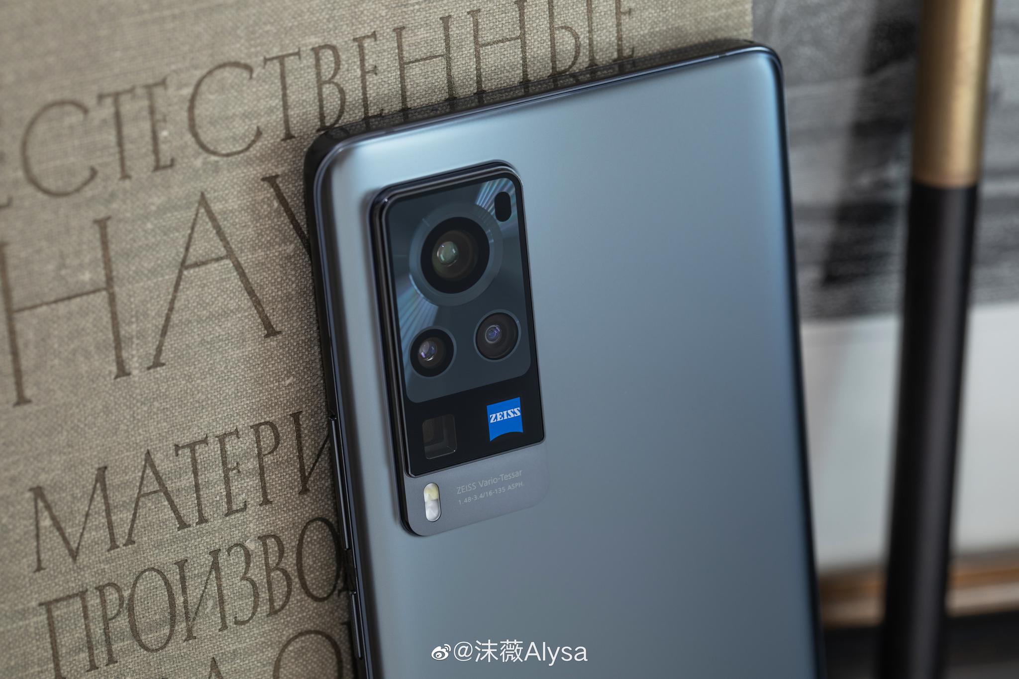 来组vivo x60实拍真机图 我手上这个是原力配色