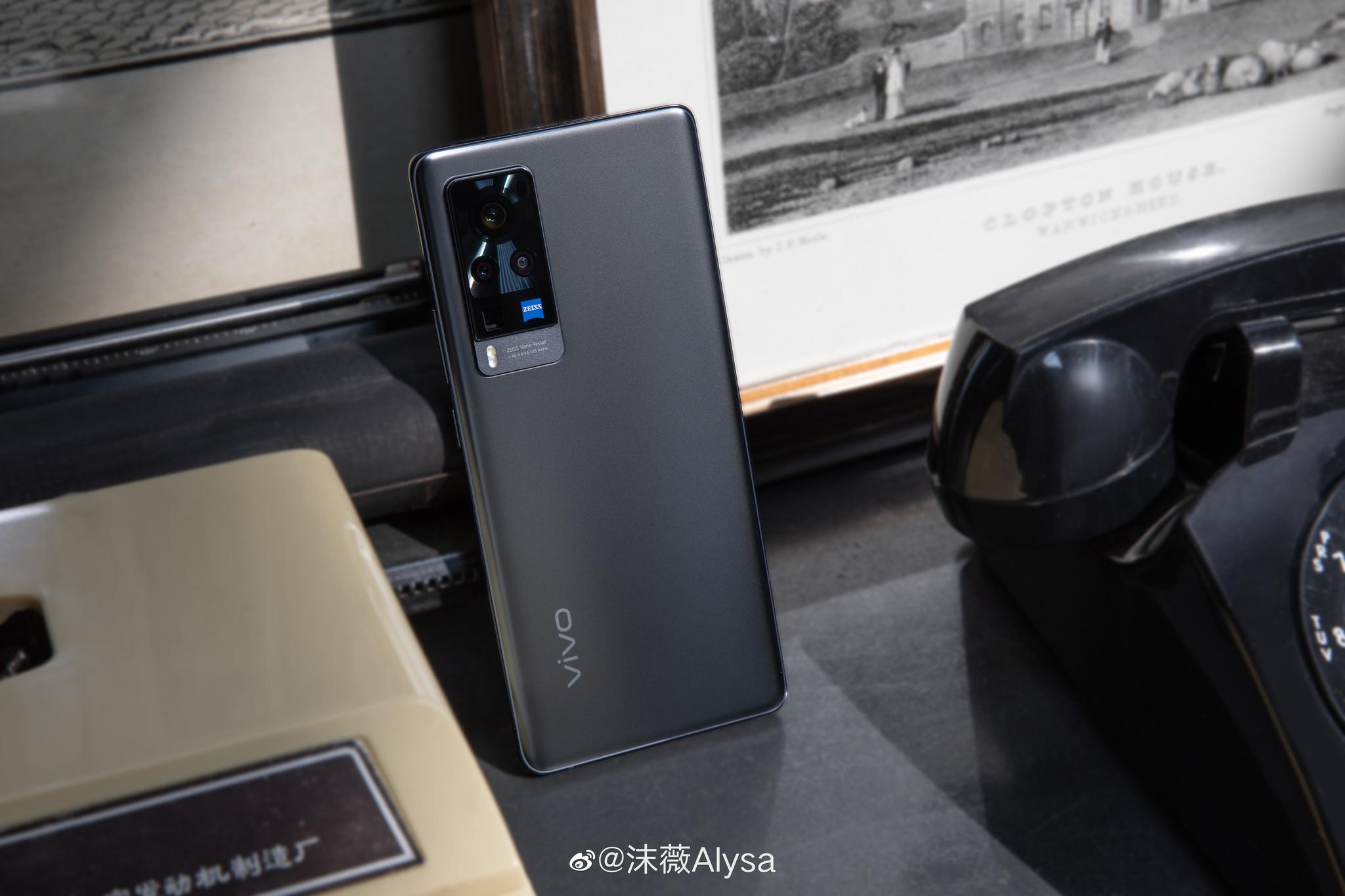 来组vivo x60实拍真机图 我手上这个是原力配色