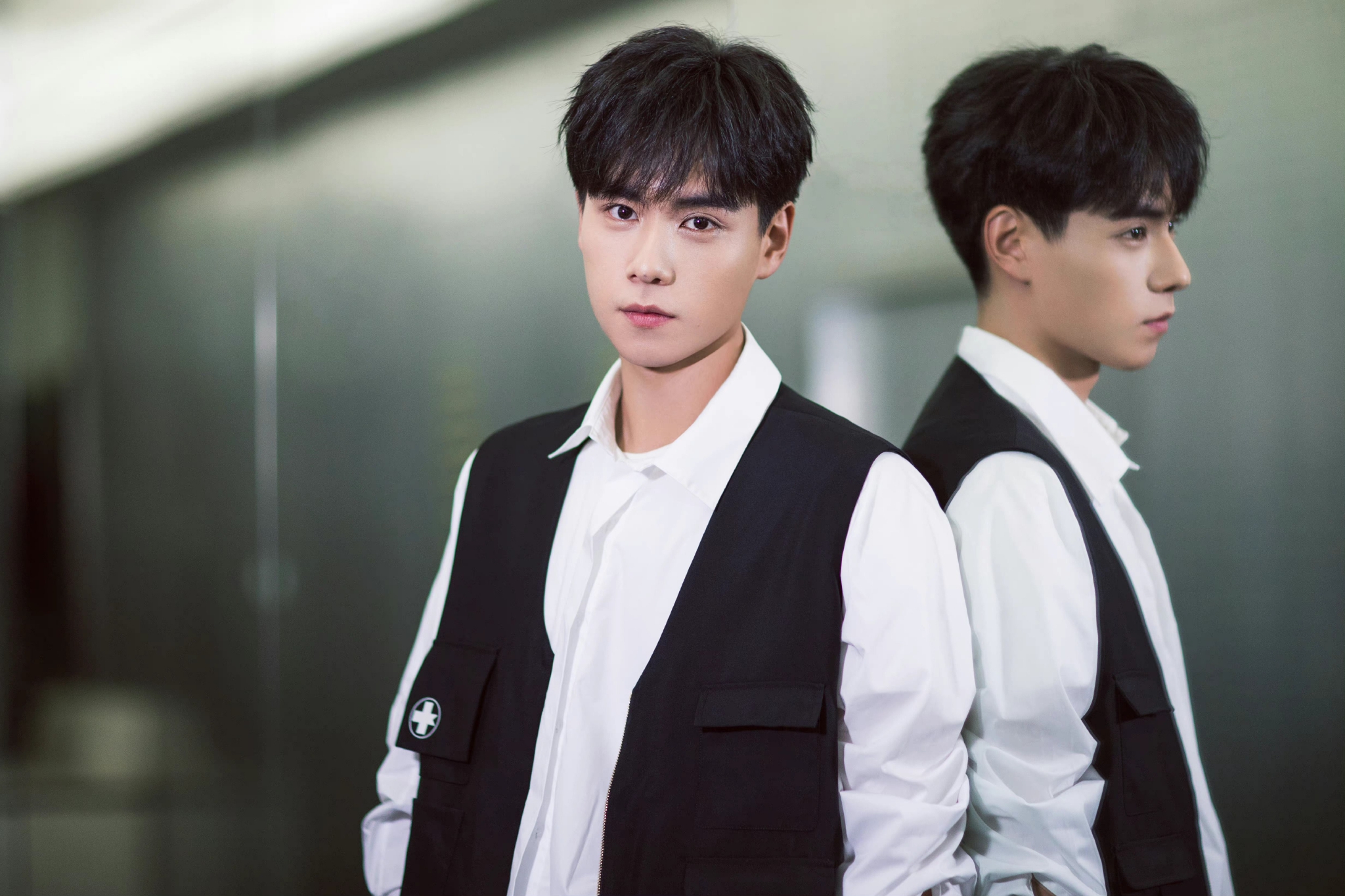 年轻时候的胡一天真帅__财经头条