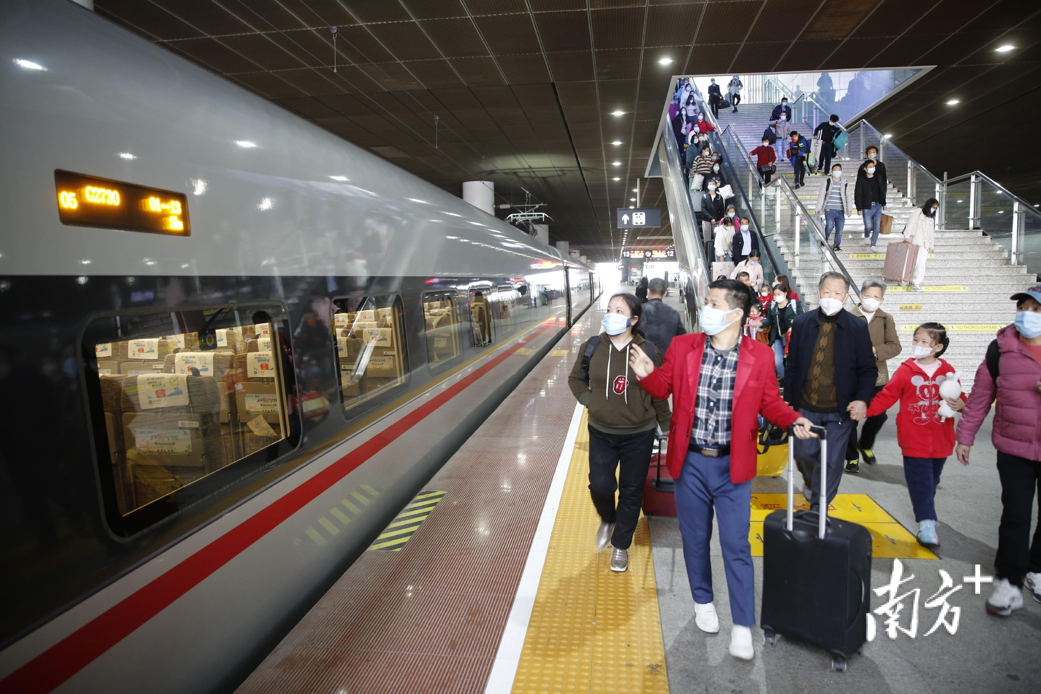 一线直击春运首日:新高铁新高速新机场首次迎战春运|旅客|广州|中江